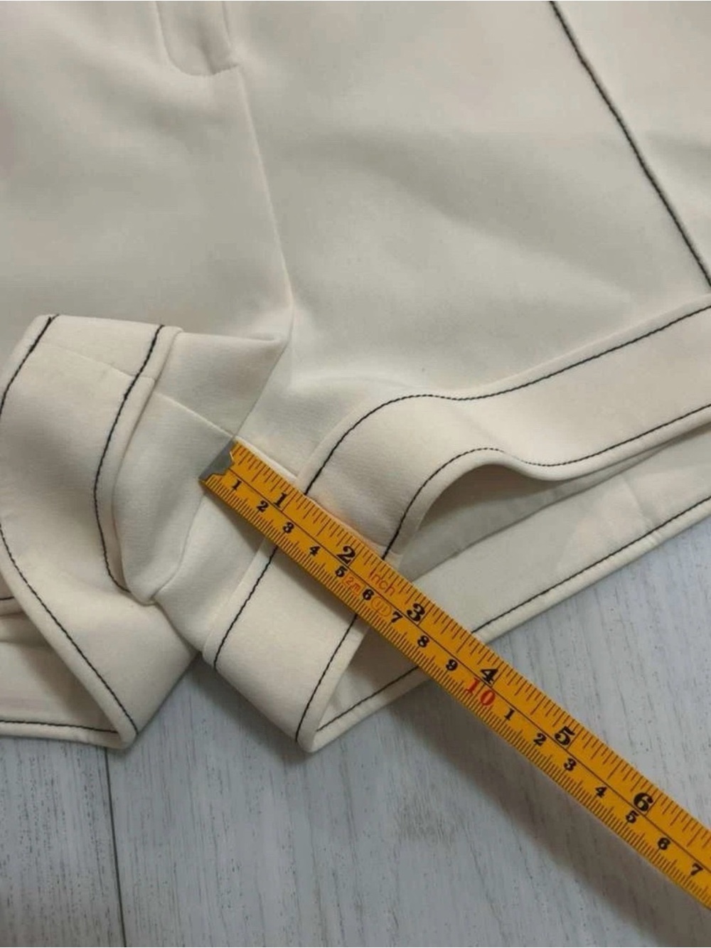 Cinq à Sept Ivory Tailored Shorts – Size 6 – Designer - Picture 5 of 5